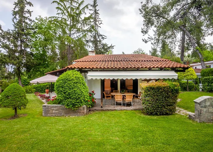 Villa Luxurious Sani Luna With Shared Pool *