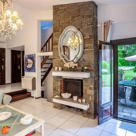 Luxurious Sani Luna With Shared Pool *