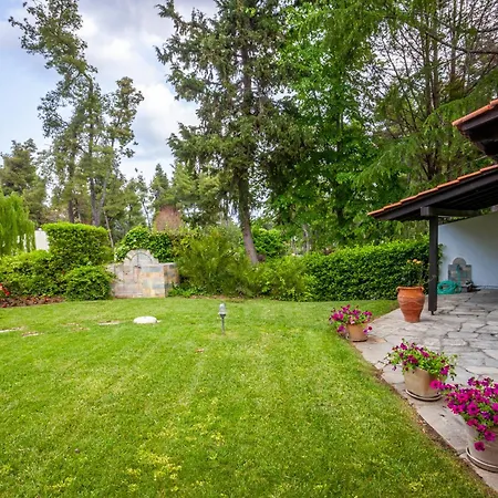 Luxurious Sani Luna With Shared Pool *