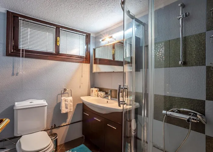 Villa Luxurious Sani Luna With Shared Pool *