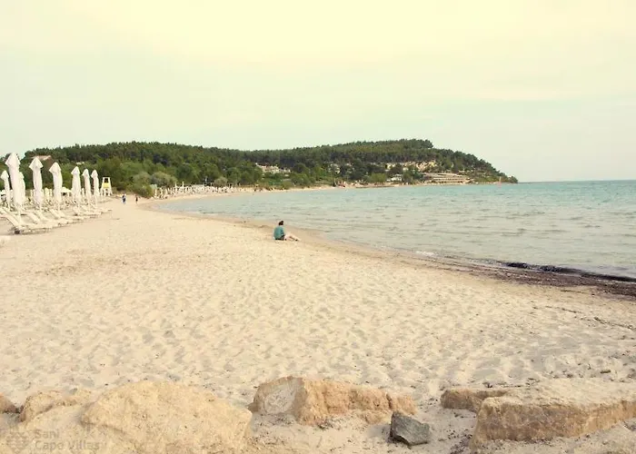 Luxurious Sani Luna With Shared Pool