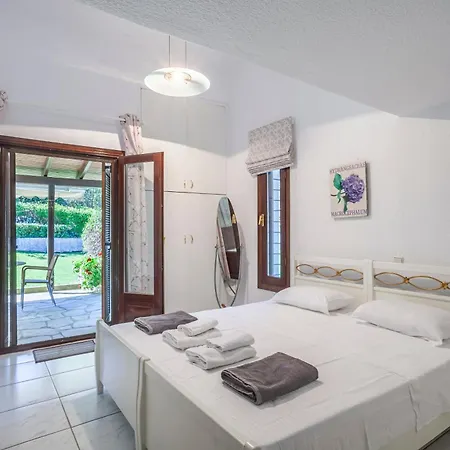Luxurious Sani Luna With Shared Pool